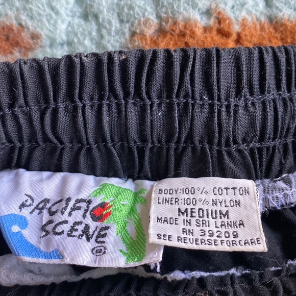 Vintage pacific scene beach shorts - Picture 2 of 3